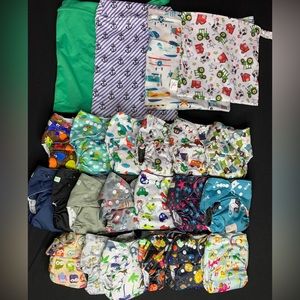 Cloth diaper bundle. All in EUC. Set of 19 diapers & 4 wet bags